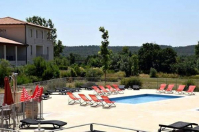 Le soleil d Eugènie appartement dans résidence avec Piscine commune près de Carcassonne